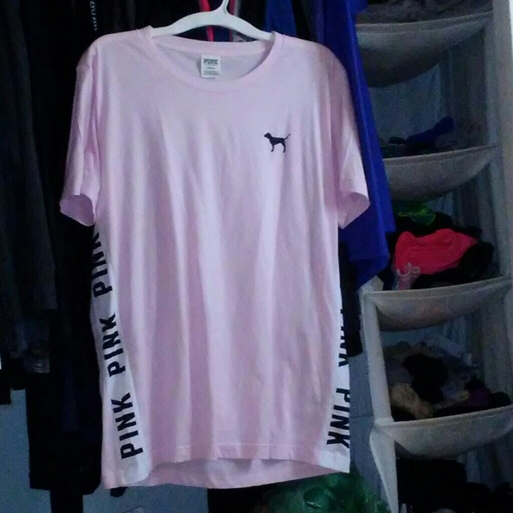 Vs pink tee shirt.